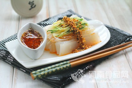 降溫美食：西安小吃涼皮（圖）