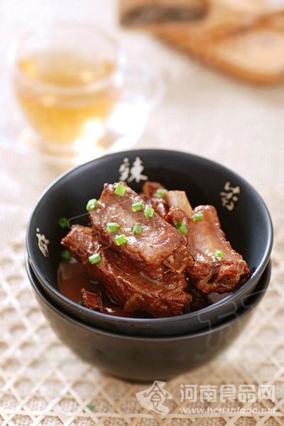 茶膳美食：普洱茶燉排骨（圖）