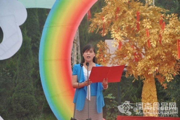 旅行社代表在開幕式上發表賀辭
