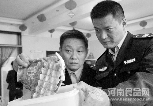 執法人員從飯店冰柜里查出鱷魚肉