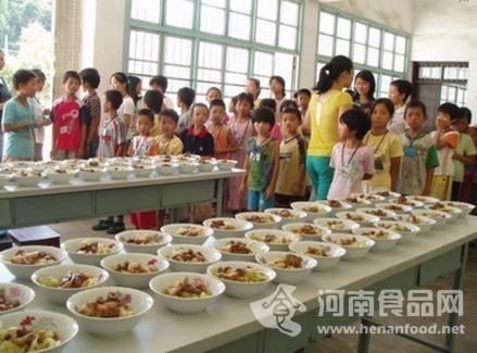 學生自帶午飯遭學校“告誡”