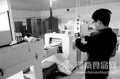 工商執法人員正在拍照取證