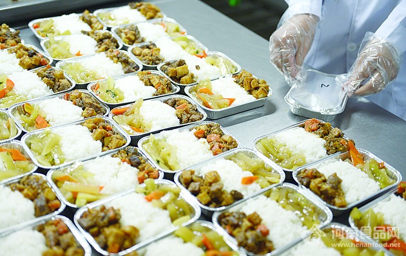 航空餐食熱量高營養低 基本是大量淀粉加脂肪組合