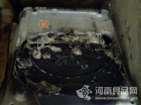 九陽電磁爐爆炸燙傷小伙 討說法廠家和經銷商“踢皮球” 