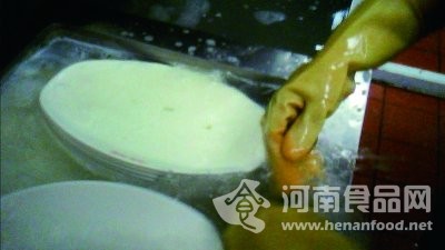 呷哺呷哺一池水洗500多餐具 清洗簡化遭曝光